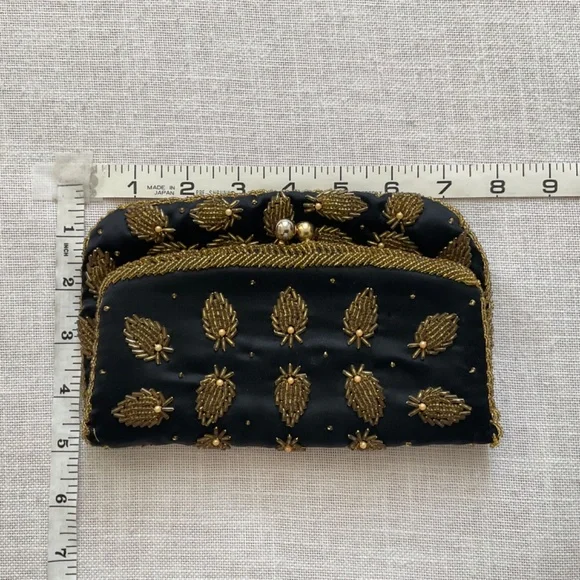 •Vintage 70s Handcrafted Black Silk Pineapple Shaped Beading Purse Clutch - Picture 5 of 13